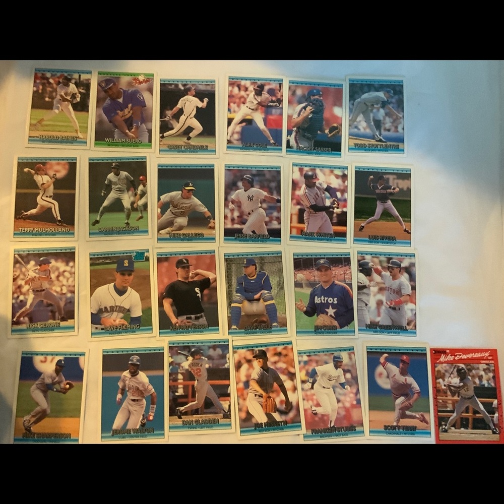 Bundle of Baseball Cards Lot 374